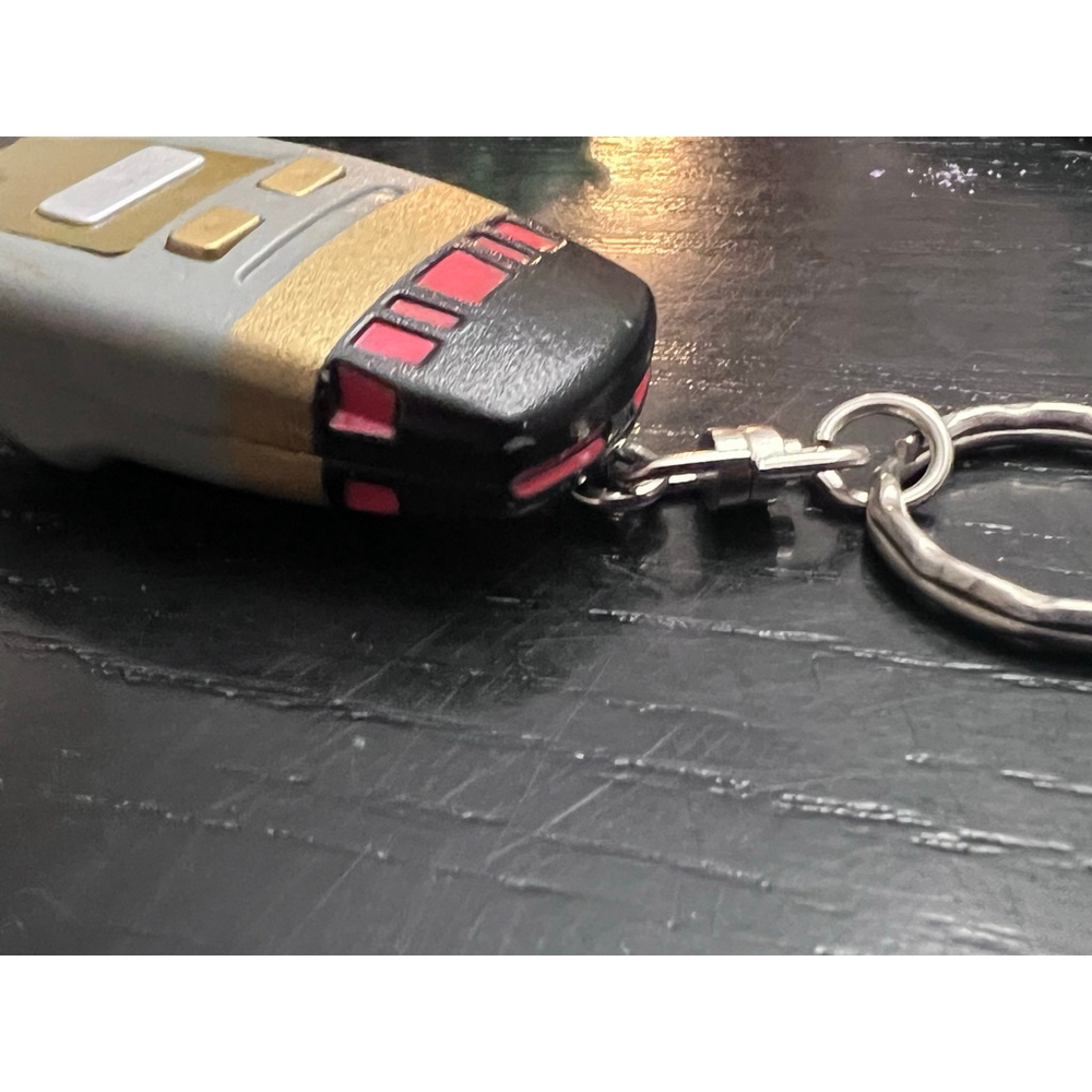 Vintage 1996 Star Trek The Next Generation Electronic Type 1 Phaser Key Chain - Picture 2 of 4